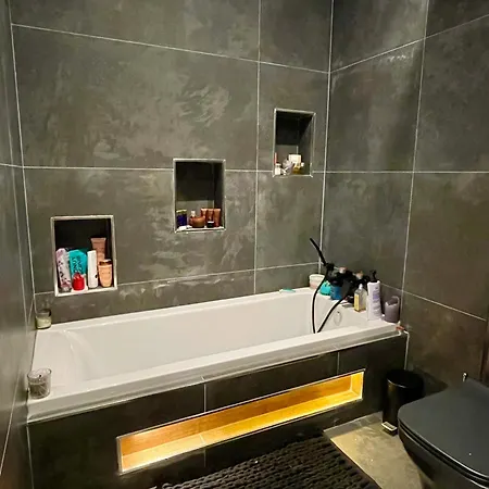 Gazde/Camere de închiriat One-bedroom Duplex Penthouse In Sliema - *