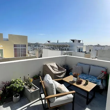 Gazde/Camere de închiriat One-bedroom Duplex Penthouse In Sliema -