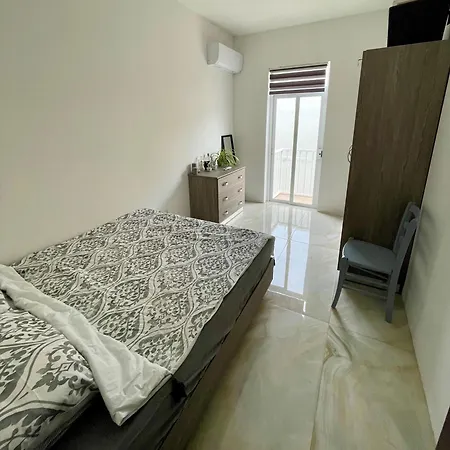 One-bedroom Duplex Penthouse In Sliema - Homestay